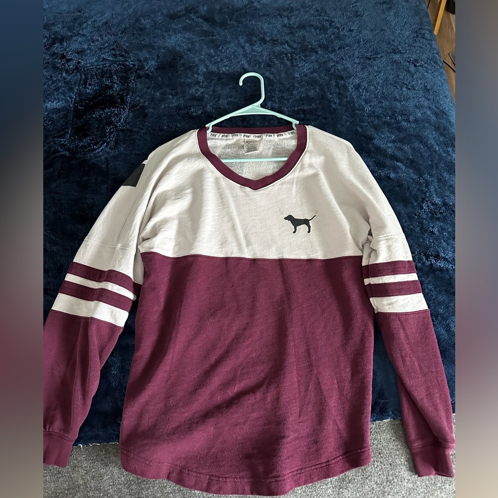 Love pink sweatshirt. Fits like a medium.